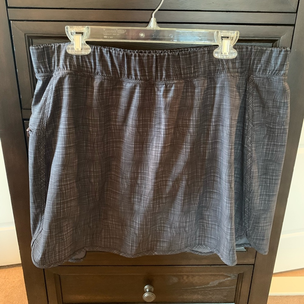 Women's Elastic-Waist Active Shorts - Gray Pattern